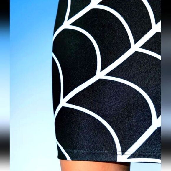 Gorgeous black and white web mini skirt sz xxl - Picture 3 of 11